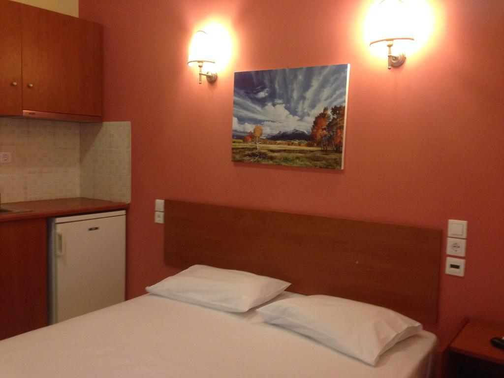 Marvi Hotel Kamena Vourla Room photo