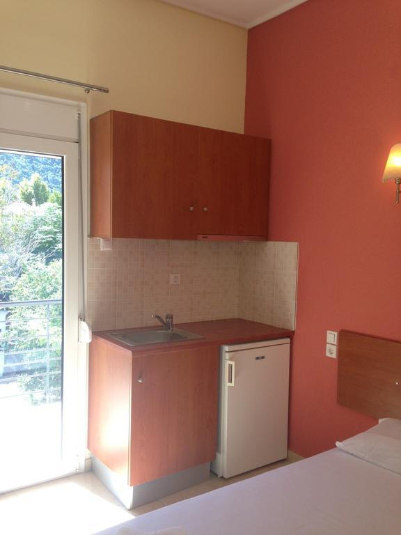 Marvi Hotel Kamena Vourla Room photo