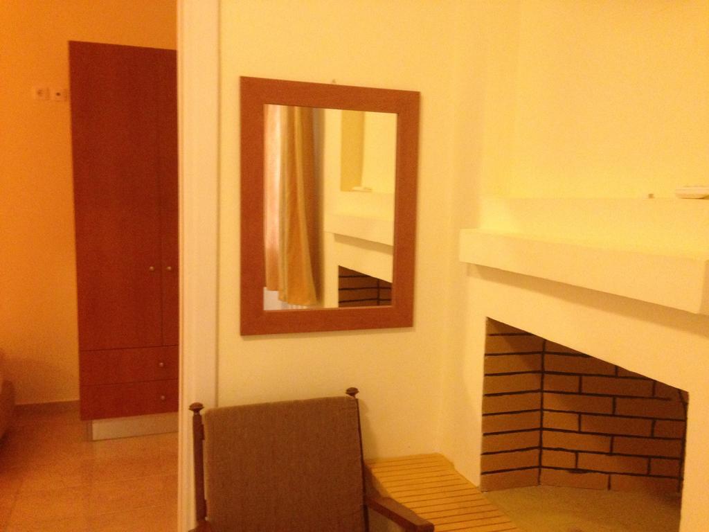 Marvi Hotel Kamena Vourla Room photo